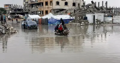 سيول تغمر مخيمات غزة
