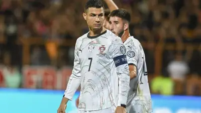 واجهة ملعب الأول بارك في الرياض ليلاً