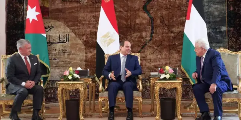 القمة الثلاثية