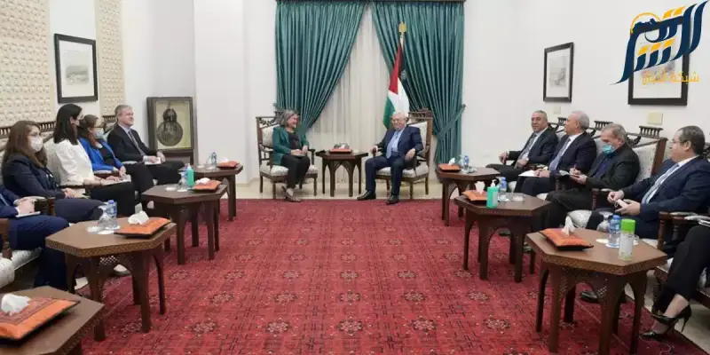 الرئيس الفلسطيني محمود عباس يستقبل مساعدة وزير الخارجية الأميركية للشؤون السياسية