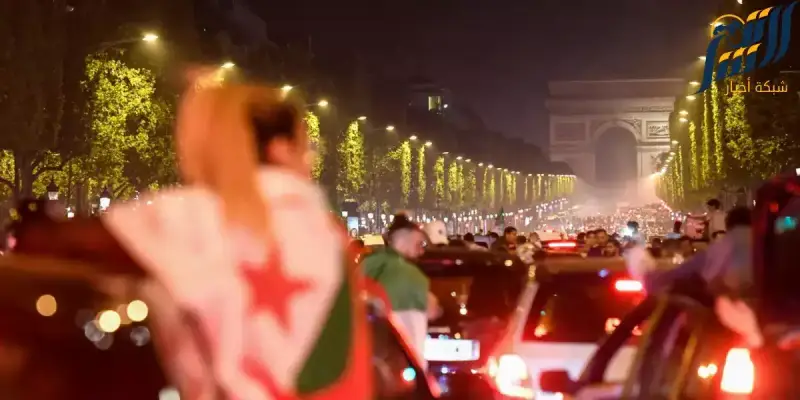 حتفالات المشجعين الجزائرين في باريس