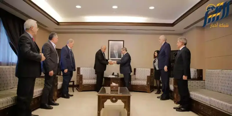 الرجوب الى جانب وزير الخارجية السوري