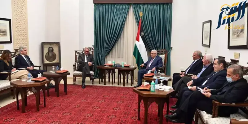 الرئيس الفلسطيني أبو مازن والمبعوث الأممي الخاص لعملية السلام