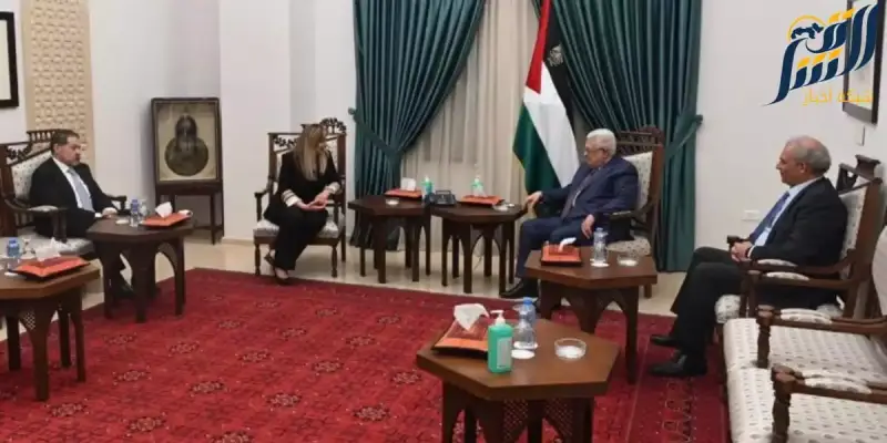 الرئيس الفلسطيني أبو مازن ومديرة المعهد الوطني للصحة العامة