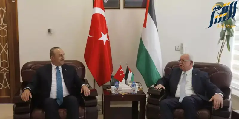 ​ وزير الخارجية الفلسطيني المالكي ونظيره التركي أوغلو