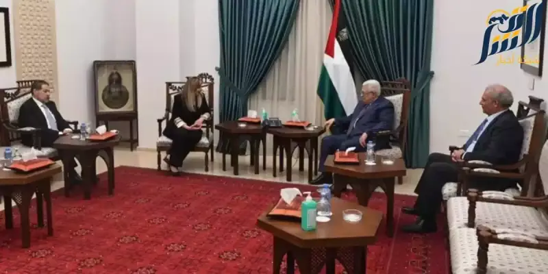 الرئيس أبو مازن يستقبل وفدا قطريا