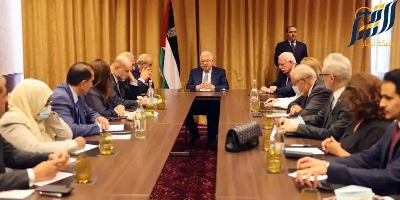 الرئيس الفلسطيني يلتقي السفراء العرب
