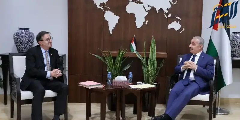 رئيس الوزراء الفلسطيني مع المبعوث السويسري