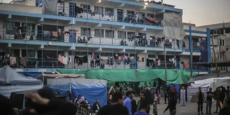 نازحين في مدرسة للاونروا