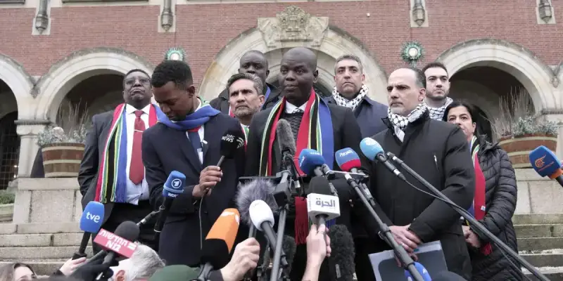 فريق جنوب إفريقيا أمام محكمة العدل الدولية