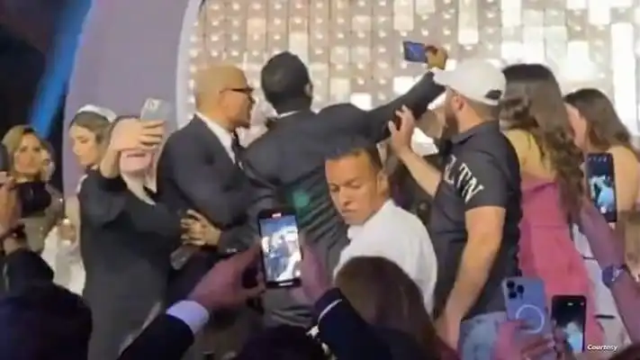 مرتضي منصور و عمرو دياب و الشاب المصفوع