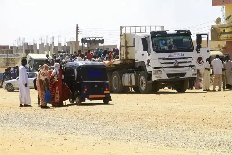 فرار الأسر السودانين من البلاد