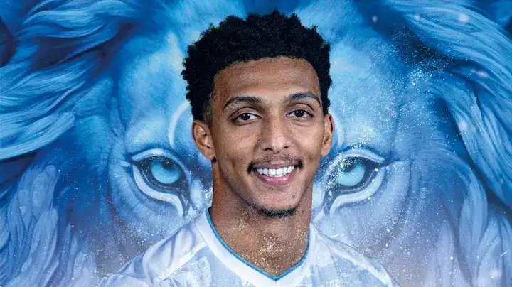 اللاعب السعودي نايف عسيري