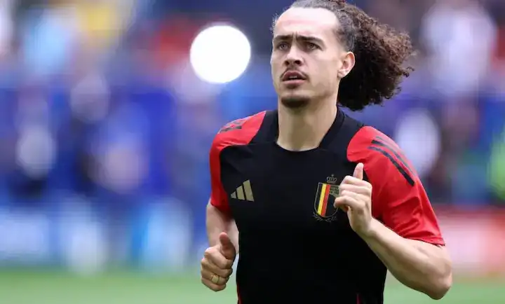 اللاعب البلجيكي أرثر ثيات