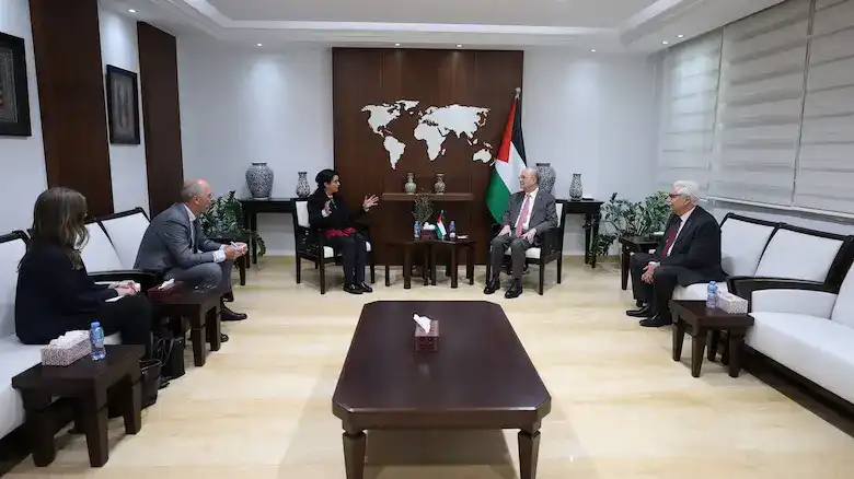 رئيس وزراء فلسطين والمديرة الإقليمية للصحة العالمية