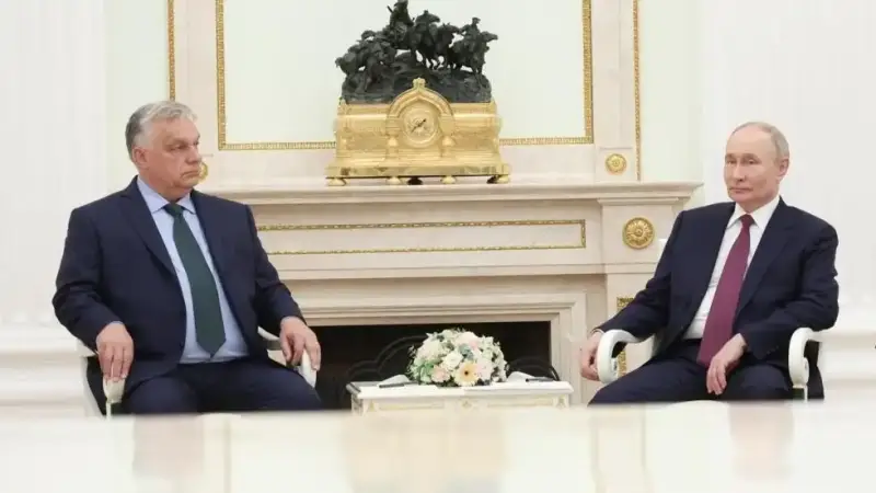 الرئيس الروسي خلال استقباله أوربان