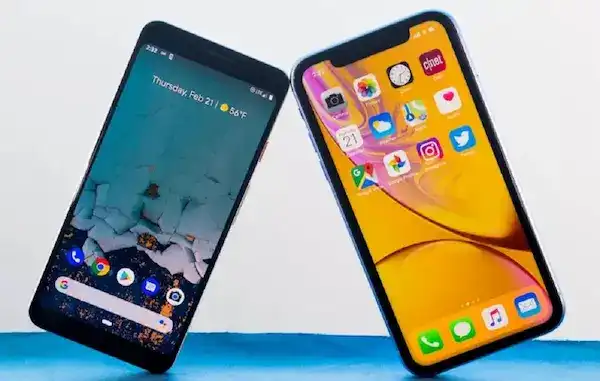 هاتف ‏Google Pixel 7 Pro وهاتف  iPhone XR