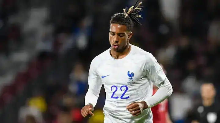 مايكل أوليز لاعب كريستال بالاس السابق