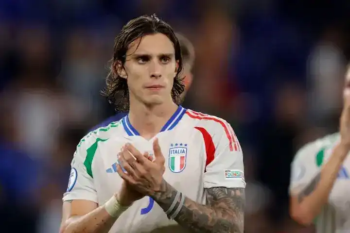 المدافع الإيطالي ريكاردو كالافيوري