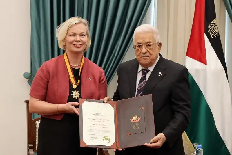 رئيس فلسطين مع ممثلة جمهورية فنلندا