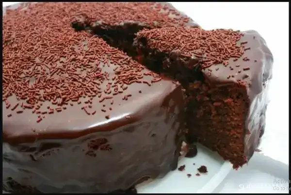 الكيكة بصوص الشوكولاتة