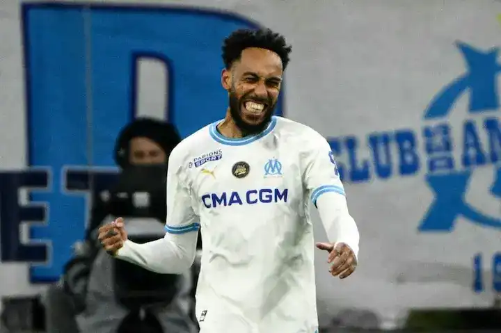 الجابوني بيير إيمريك أوباميانج