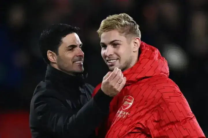 إميل سميث روي لاعب أرسنال