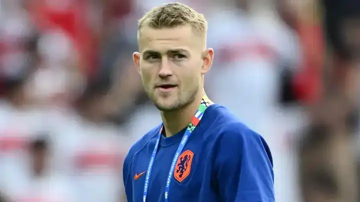 اللاعب الهولندي ماتياس دي ليخت