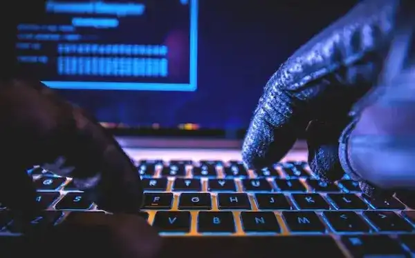 الاختراقات الرقمية