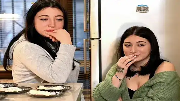 البنات التوأم