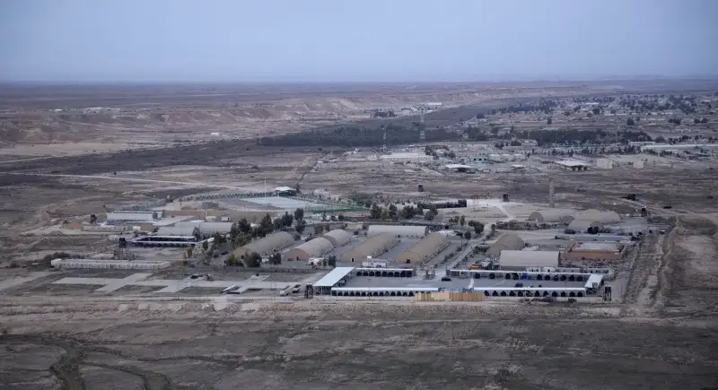 قاعدة عين الأسد الجوية بالعراق