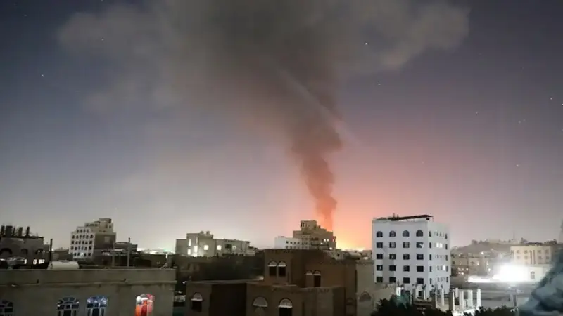 غارات مطار الحديدة الدولي