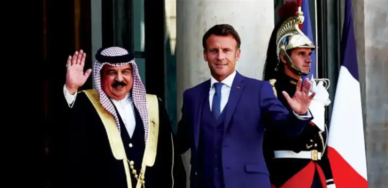 ملك البحرين وماكرون