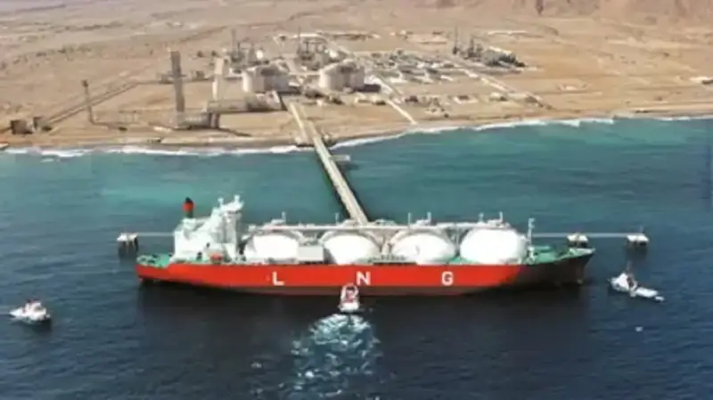 قاطرة جديدة للغاز الطبيعي المسال