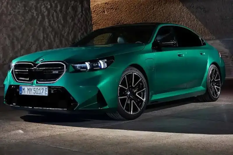 سيارة BMW M5 موديل 2025