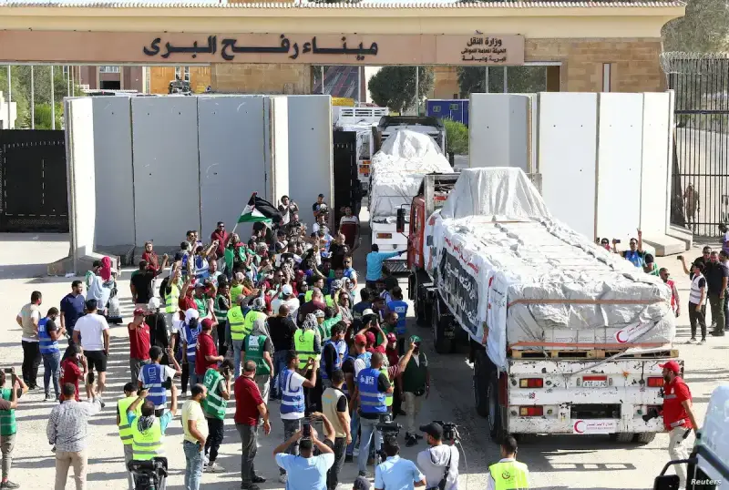 نقل المساعدات إلى غزة عبر معبر رفح