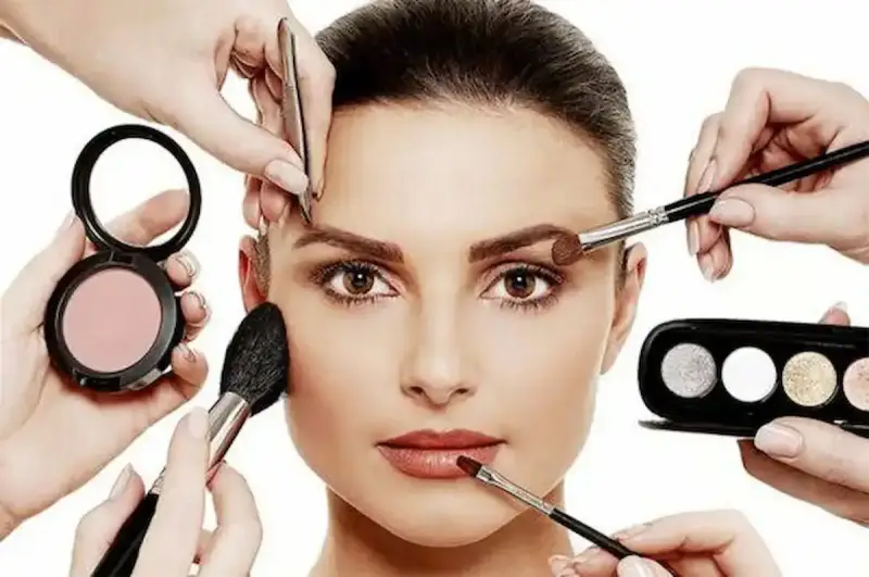 5 أخطاء مكياجية تسرق منكِ شبابك