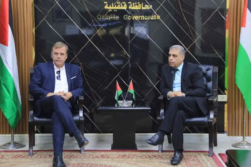 محافظة قلقيلية مع السفير الهولندي