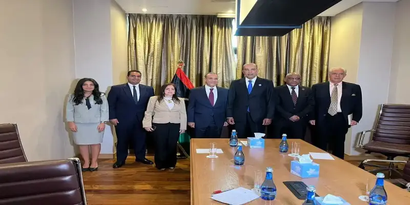 جانب من اللقاء بين الطرفين
