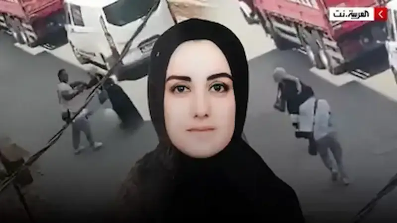 رجل يطلق الرصاص على زوجته أمام المارة