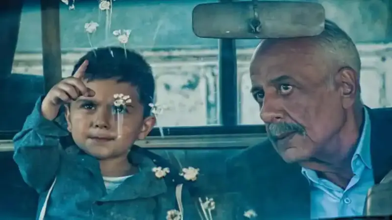 أيمن زيدان في مشهد من فيلم أيام الرصاص