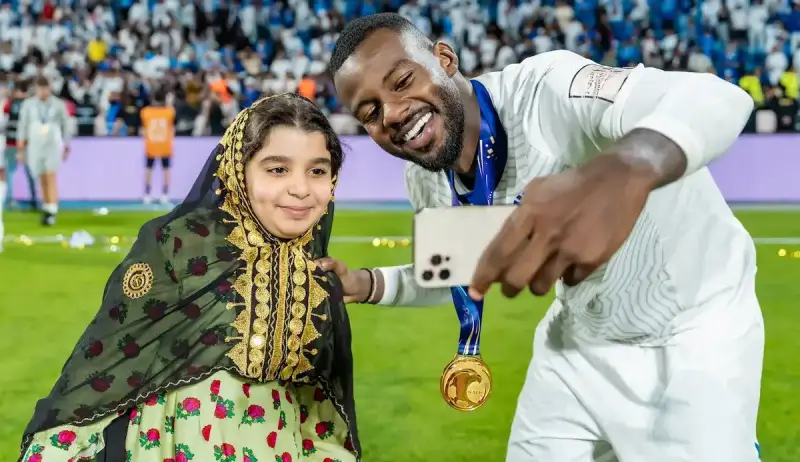 الطفلة غنى