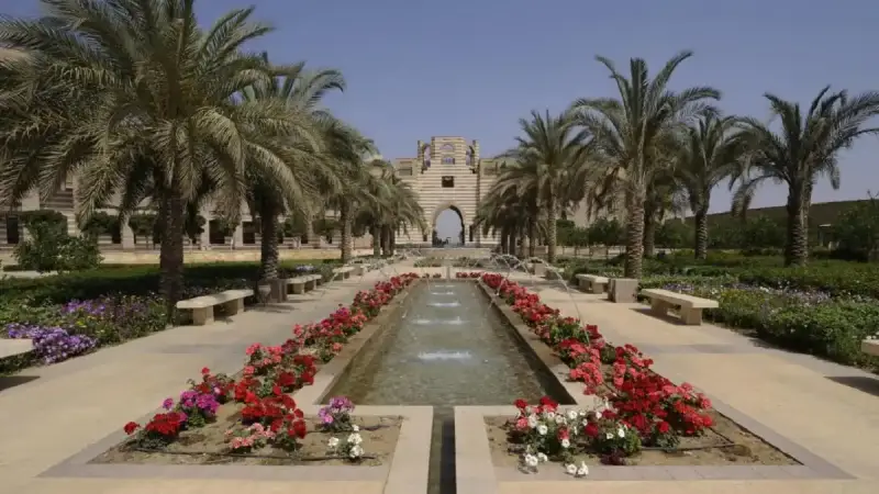 منح الدراسة بالجامعة الأمريكية بالقاهرة 2024