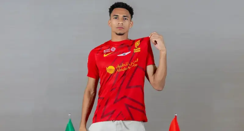 مدافع منتخب أوروجواي جاستون ألفاريز