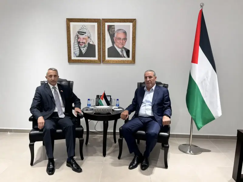 حسين الشيخ والقنصل التركي