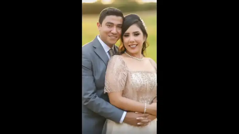 المضيفة ريهام هشام وخطيبها