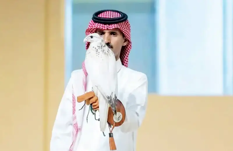 الصقر المباع في مزاد الرياض
