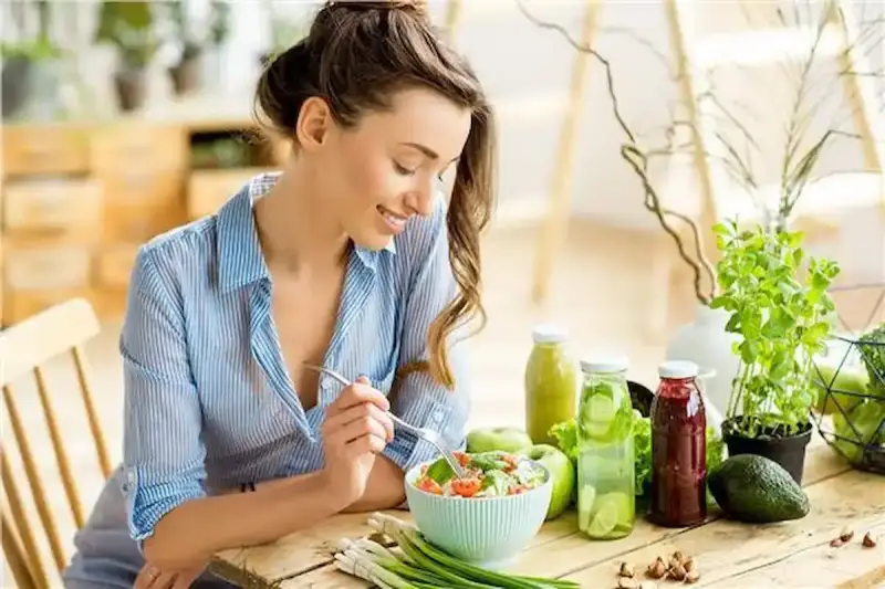 8 أطعمة سحرية لصحة أمعاء المرأة