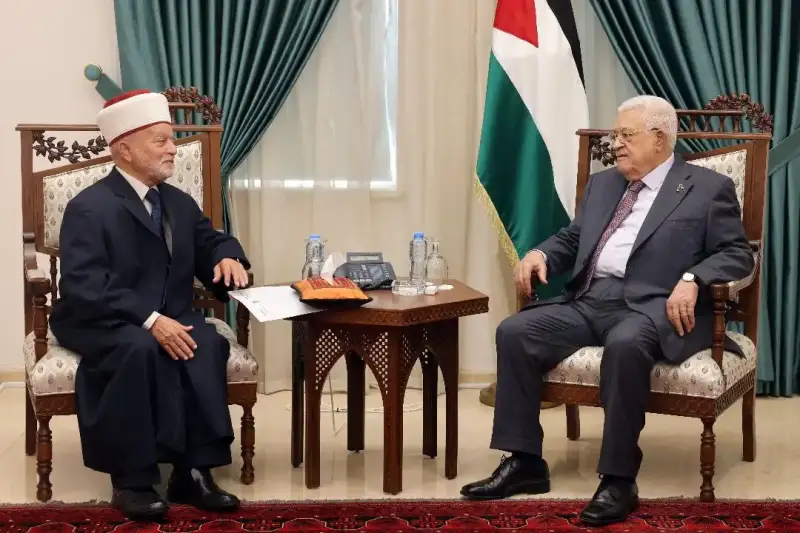 الرئيس محمود عباس والمفتي العام