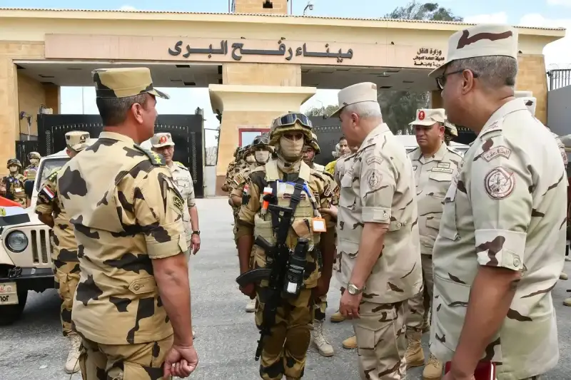 رئيس أركان الجيش المصري يتفقد الحدود مع غزة